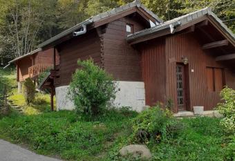 CHALETS CHARMAURY has Balcony rooms