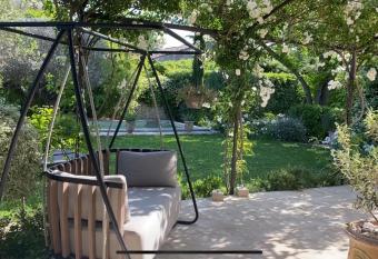 LA PARADOUNE allows 18 year olds to book a room