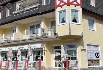 Caf   B  ckerei Pension Alcana Mirco M  nch has Balcony rooms