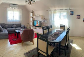 ROAN HOUSE entire apartament has Balcony rooms