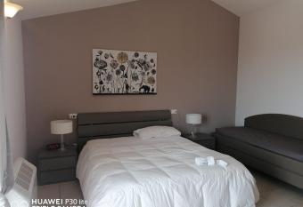 La Terrazza Motta has rooms with a private hot tub