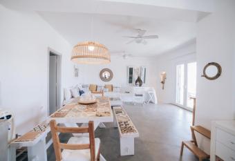 SEA-RENITY KYTHNOS has Balcony rooms