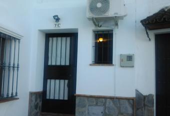 La Casita de Zahara de la Sierra allows 18 year olds to book a room