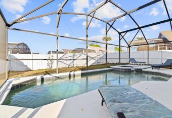 Cheerful & Peaceful 5 Bedroom Near Disney has rooms with a private hot tub