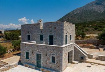 Sugar Stone House has Balcony rooms