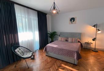 Lovely 1-bedroom studio next to Casino has Balcony rooms