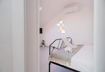 Bogi   ku  a has Balcony rooms