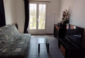 Studio face verdure has Balcony rooms