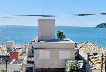 950 Apartamento em Bombinhas com 3 dormit  rios. VISTA PARA O MAR allows 18 year olds to book a room