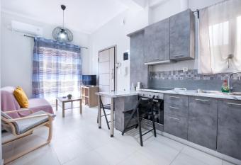 Urban Lifestyle Apartment in Piraeus has Balcony rooms