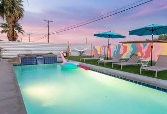 Rather Be Desert Oasis has Balcony rooms