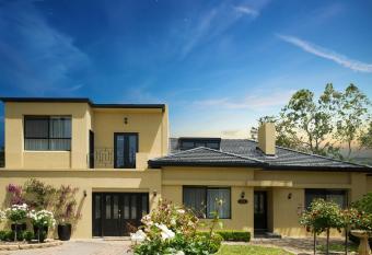 Chateau Yaldara House has Balcony rooms