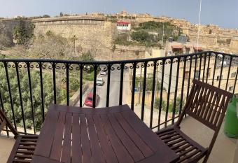 Grand Harbour View Lookout has Balcony rooms