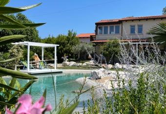 Villa Tilly allows 18 year olds to book a room