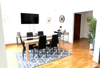 Superbe appartement en centre-ville, 20min de Paris, 5 min d Enghien has Balcony rooms