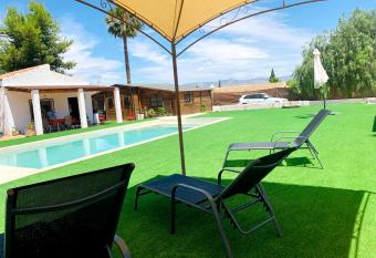 La casita de villa F  tima allows 18 year olds to book a room