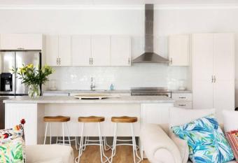 Arborea Country Holiday House catering for 14 to 16 guests In the heart of Bowral has rooms with a private hot tub