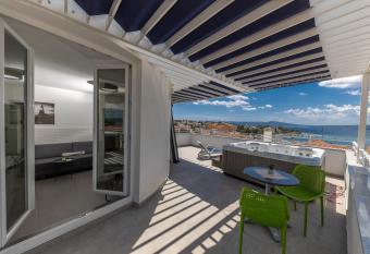 Villa Pellio has Balcony rooms