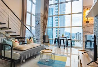 Maritime Luxury Duplex 2Bedrooms 6-10pax allows 18 year olds to book a room