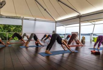 Hi coral cove bungalow allows 18 year olds to book a room