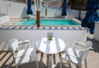 Villa Pellio Apartmani has Balcony rooms