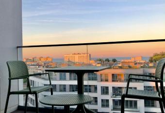 T  usta Mewa Sea View allows 18 year olds to book a room