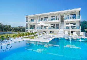 Olia Thassos - Luxury Apartments allows 18 year olds to book a room