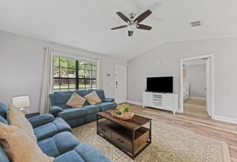 Charming + quiet 3 bedroom home with large garden has Balcony rooms