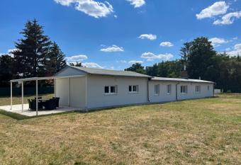 Platz f  r die ganze Familie - Bungalow mit gro  em Grundst  ck has Balcony rooms