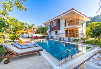 Elizya Boutique Hotel has Balcony rooms