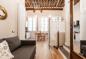 La conchiglia allows 18 year olds to book a room