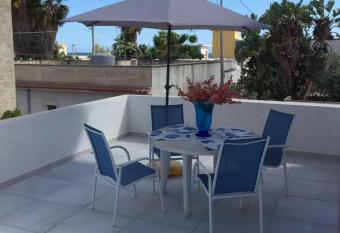 Casa vacanze Francesca sul mare has Balcony rooms