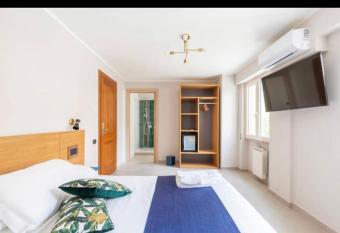 Frontemare allows 18 year olds to book a room