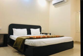 Hotel Snow White allows 18 year olds to book a room