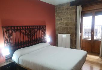 Hostal Rural 18 de Abril has Balcony rooms