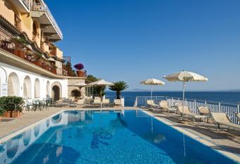 Hotel Belair allows 18 year olds to book a room