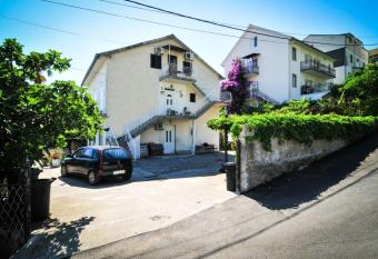 Sofia Rooms has Balcony rooms