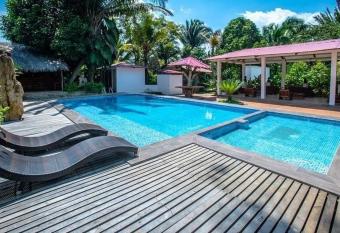 HOTEL BOUTIQUE PIWICHO allows 18 year olds to book a room