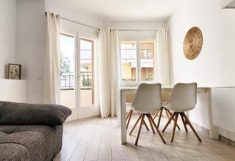 Precioso apartamento a 3 minutos de la playa has Balcony rooms