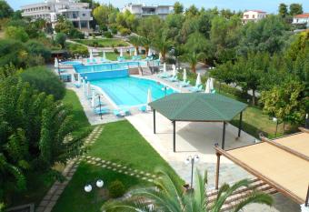 Almira Mare has Balcony rooms