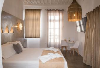 New Apartment in the heart of Mykonos town - 1 allows 18 year olds to book a room