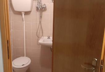 Elly   s home allows 18 year olds to book a room