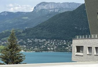 LAKE HOME allows 18 year olds to book a room