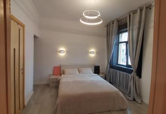 Casa J. Gusbeth has Balcony rooms