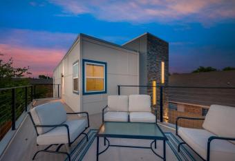 Downtown 10 min Rooftop Deck King Suite 55 Smart TV has Balcony rooms