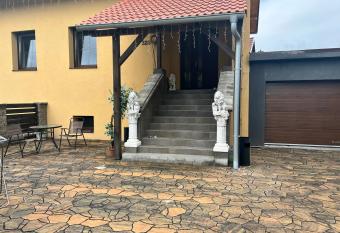 R&H Ubytov  n   u   esk  ho Krumlova has Balcony rooms