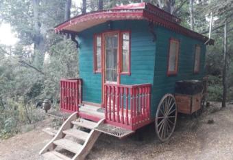 Carreta de cuento de hadas allows 18 year olds to book a room