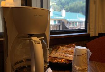 Ponderosa Lodge 4AB with High Speed Wifi allows 18 year olds to book a room