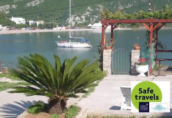 Apartments Zec has Balcony rooms