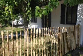 Maison 4 pers, entre Port Lilly et centre bourg has Balcony rooms